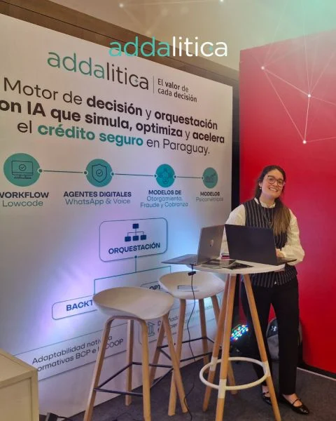 Bianca Benitez, de Producto Adda Identity, en el stand de Addalitica en el CX Innovation Day 2026