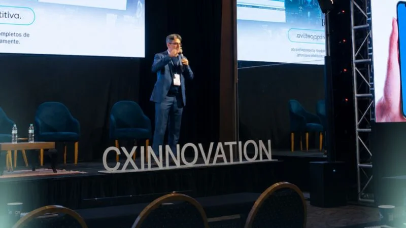 Martín Pablo Riera en el escenario del CX Innovation Day 2026, Paraguay