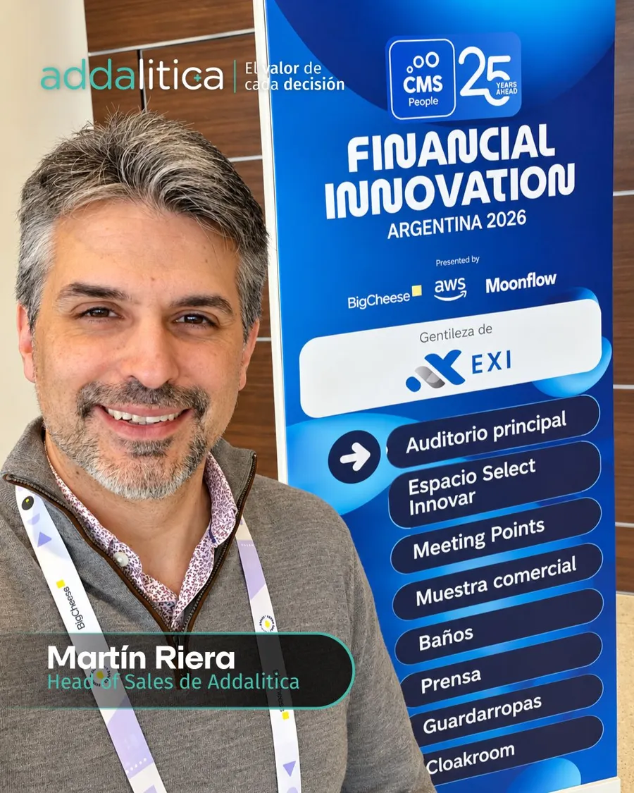 Martín Riera, Head of Sales de Addalitica, junto a la señalética de Financial Innovation Argentina 2026